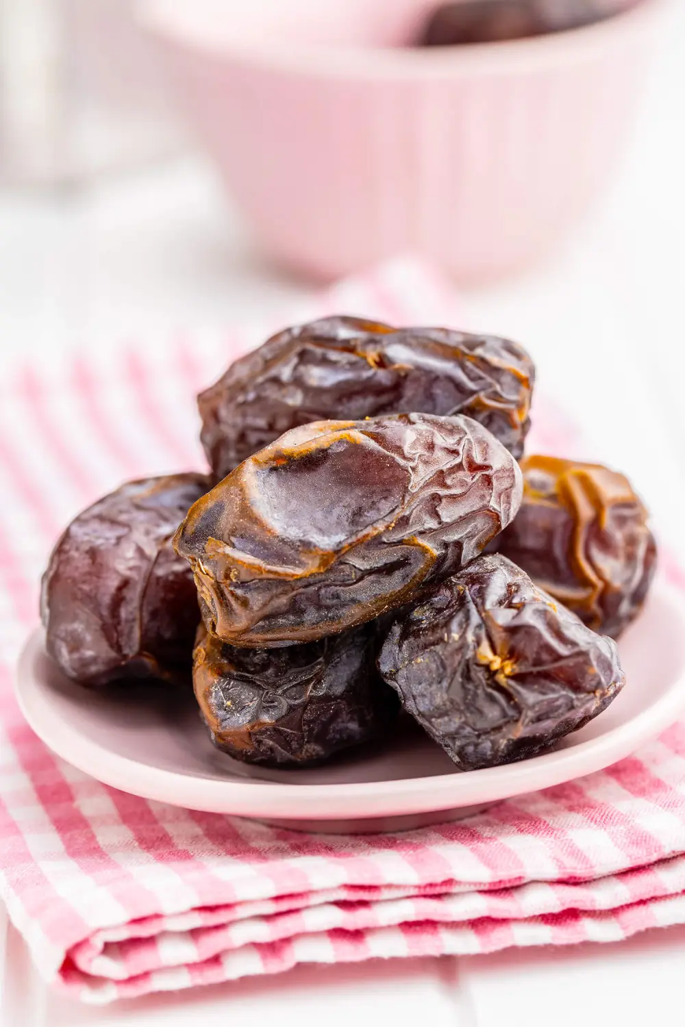 dried-dates-fruit-95CQVVY