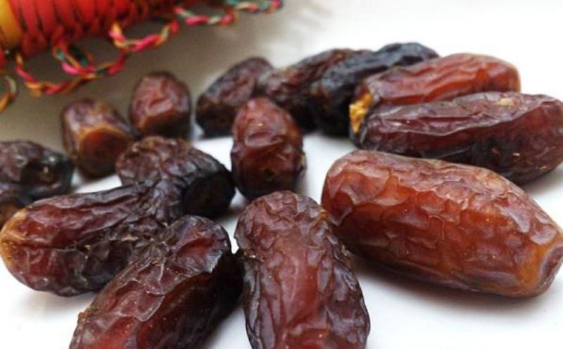 Eating Dates - Health Benefits and Types of Dates